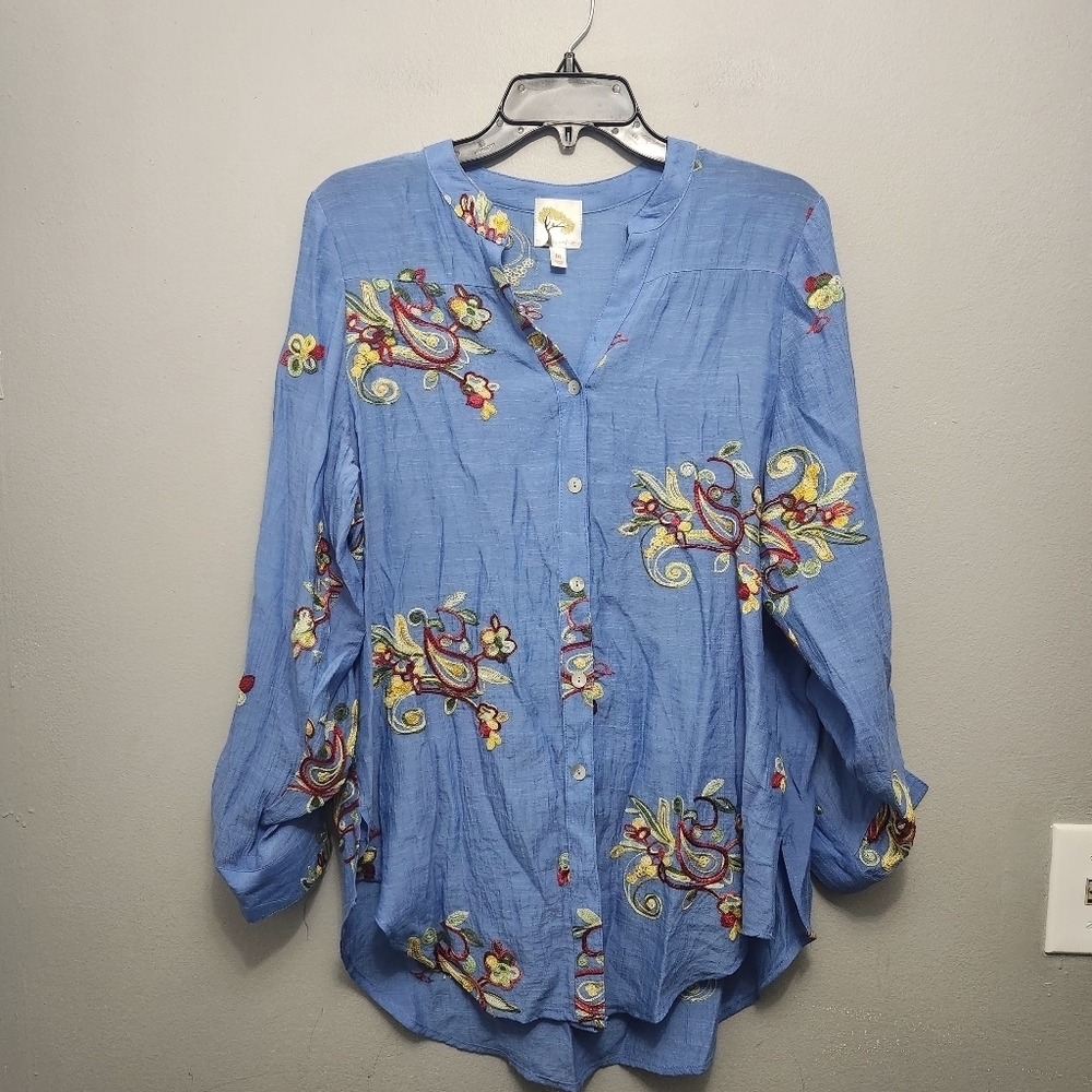 Fig and flower women's embroidered button-up blouse top size M blue Oversized